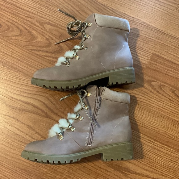 Girls Wonder Nation zip up boot. - Picture 1 of 3